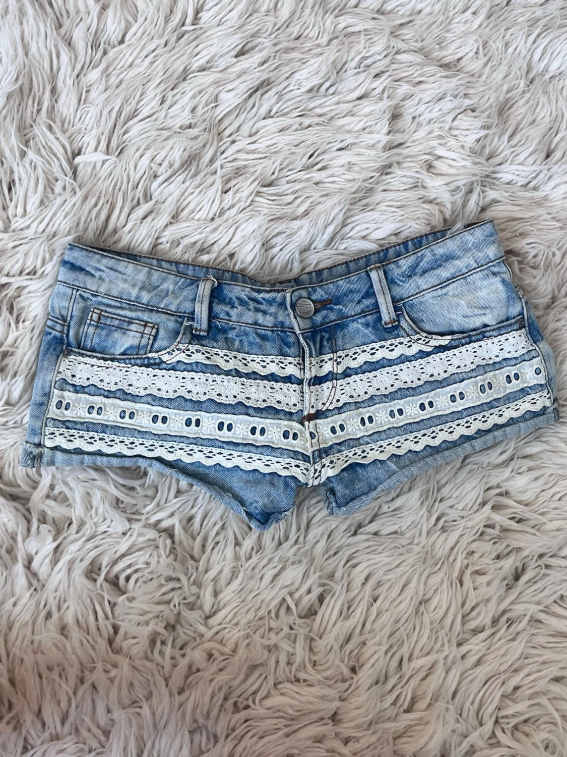 U5 lågmidjade jeansshorts  - 1