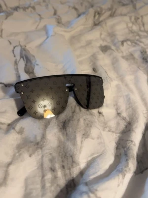 Lv glasögon  - Helt nya Lv glasögon inne med bästa kvaliteten 
