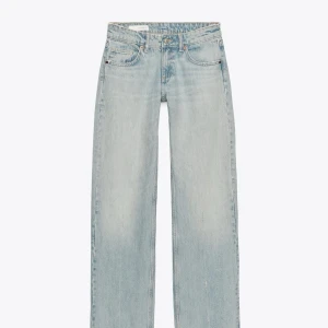wide jeans - zara - säljer ett par raka jeans från zara. de är i perfekt skick och som ni ser så har jag sprättat ut jeansen!! (innerbenslängd: 84cm) 