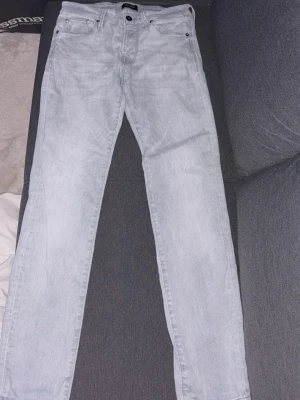 Slim fit Glenn 30/32  - Säljer ett par feta jeans från Jack and Jones i modellen slim fit Glenn. Storlek 30/32. Hör av er vid frågor!