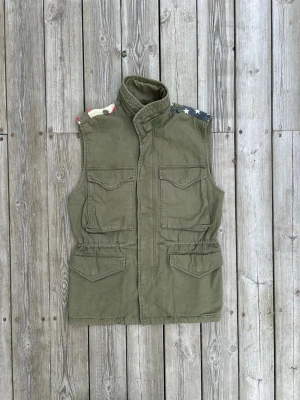 Ralph lauren denim & supply väst - Ritkigt cool och unik väst från Ralph lauren denim & supply. Ritkgit bra skick, fet design på ryggen. Storlek S men passar även M.