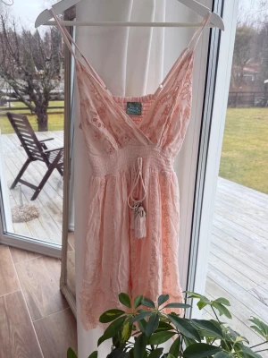 Korall bomullsklänning  - Storlek XS. Skickas inom 24h. Se liknande plagg i min profil! 