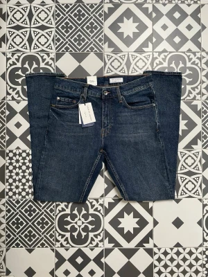 Tiger of sweden - Helt nya jeans ifrån tiger of Sweden med prislappen kvar på. Storlek w30 L32. Modellen är pistolero vilket är straight fit men inte baggy. Hör av dig vid funderingar