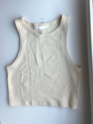 Linne - Krämvitt/svagt butteryellow linne i small