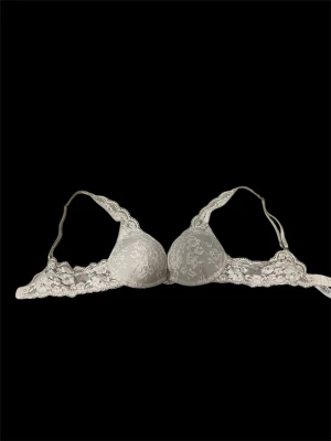 Push up bh med spets från Lindex  - Säljer en välanvänd push up bh från Lindex i storlek 75A. Nypris 349kr. Den är ljus rosa.