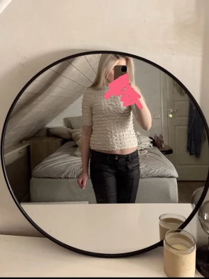 Gullig topp💞 -  Knappt använd                                                      För fler frågor skriv privat