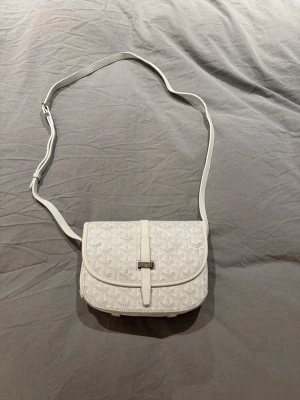 G Y väska vit - Helt ny och oanvänd.