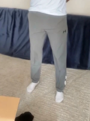 Under armour byxor  - Under armour mjukis byxor endast använda 2 gånger jätte fina och fräscha storlek S/ M