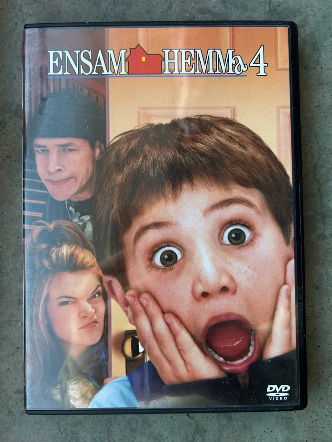 Ensam hemma 4 dvd