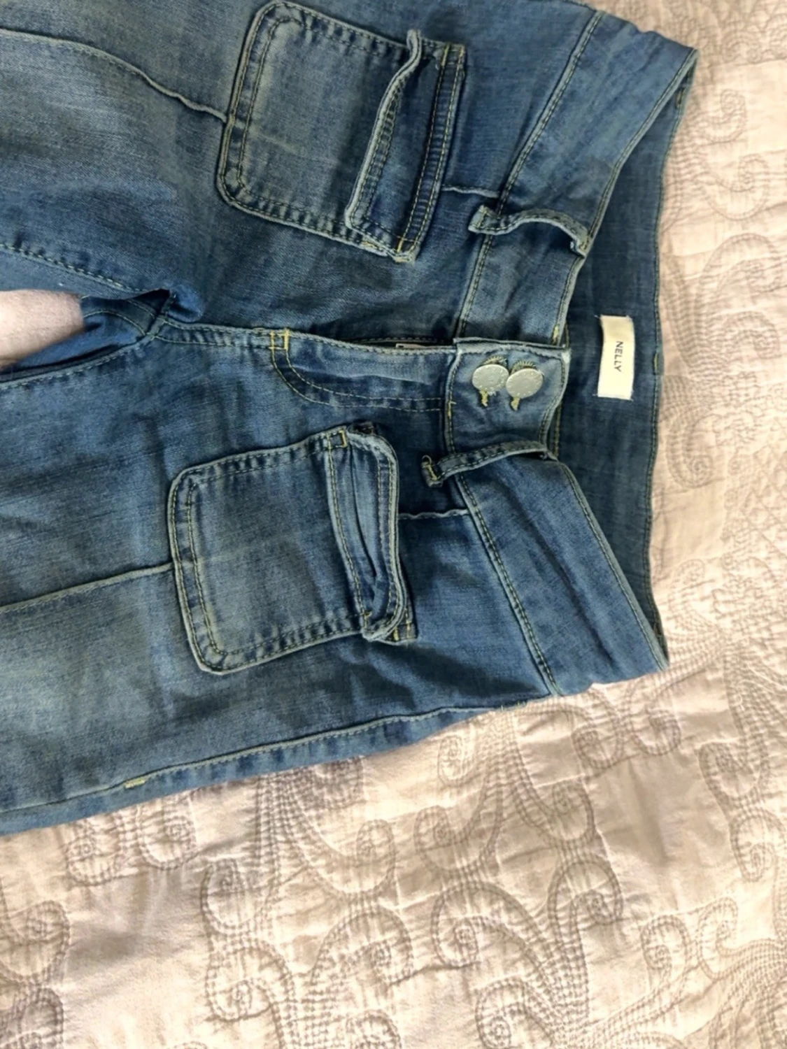 Blå bootcut jeans från NELLY - 1