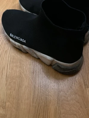 Strump skor  - Säljer mina skor i storlek 42 säljer dom billigt då dom behöver rengöras lite bara men jag har inte riktigt tid för det och även små defekter som små hål men inget syns vid användning av skon 