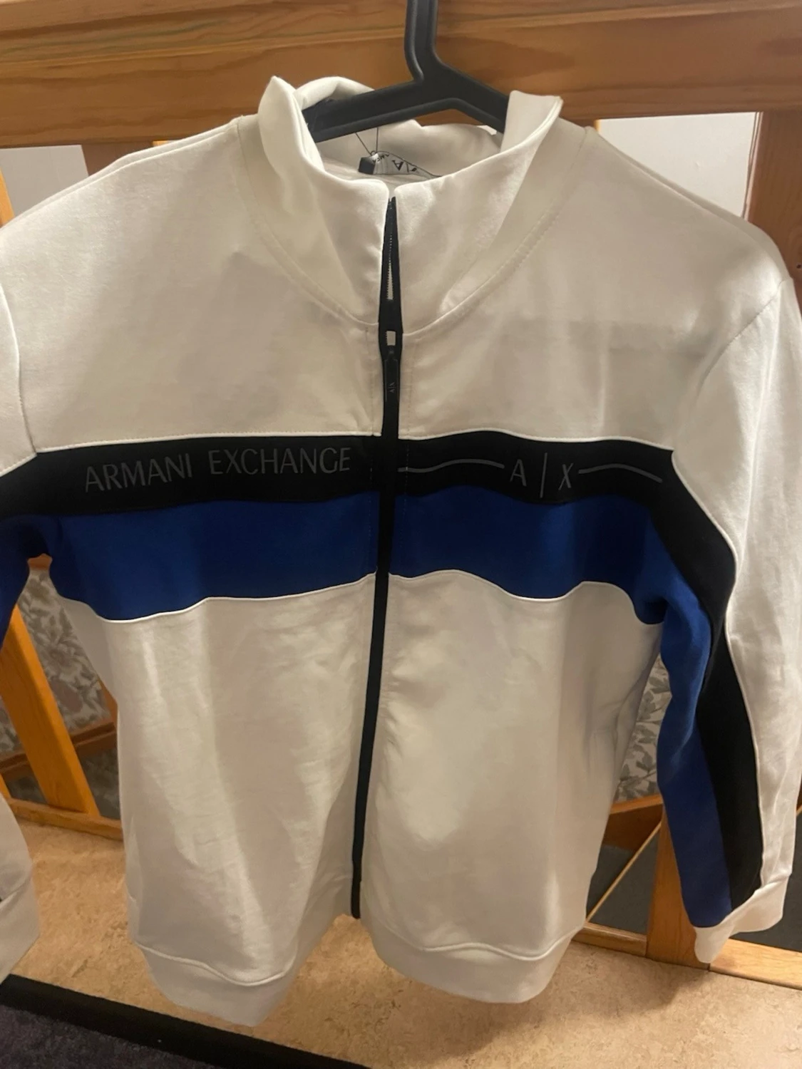 Vit och blå hoodie från Armani Exchange - 3