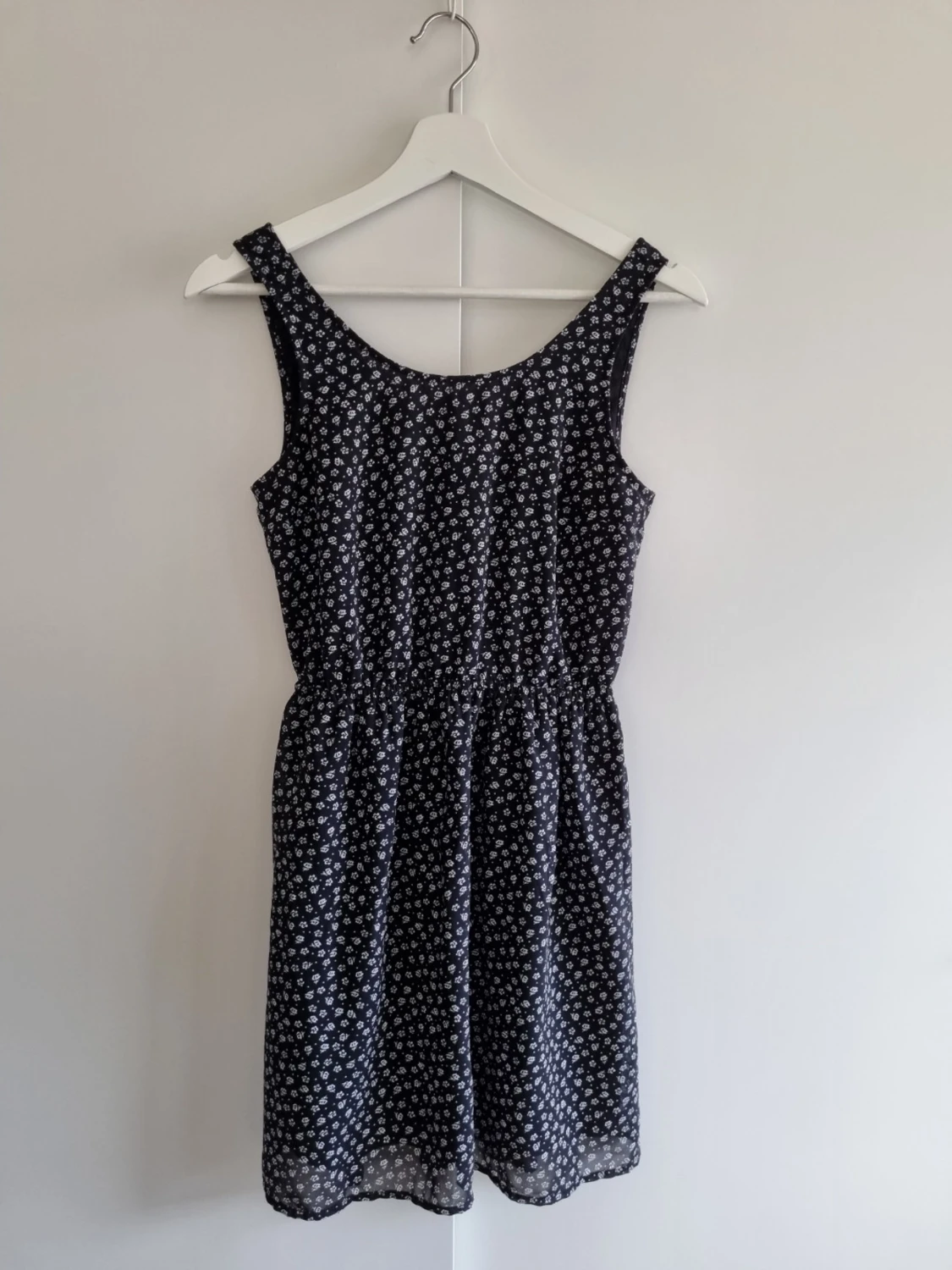 Svart blommig sommarklänning H&M