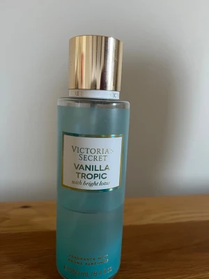 Victoria secret vanilla tropic - Victoria secret bodymist  mindre än helften kvar
