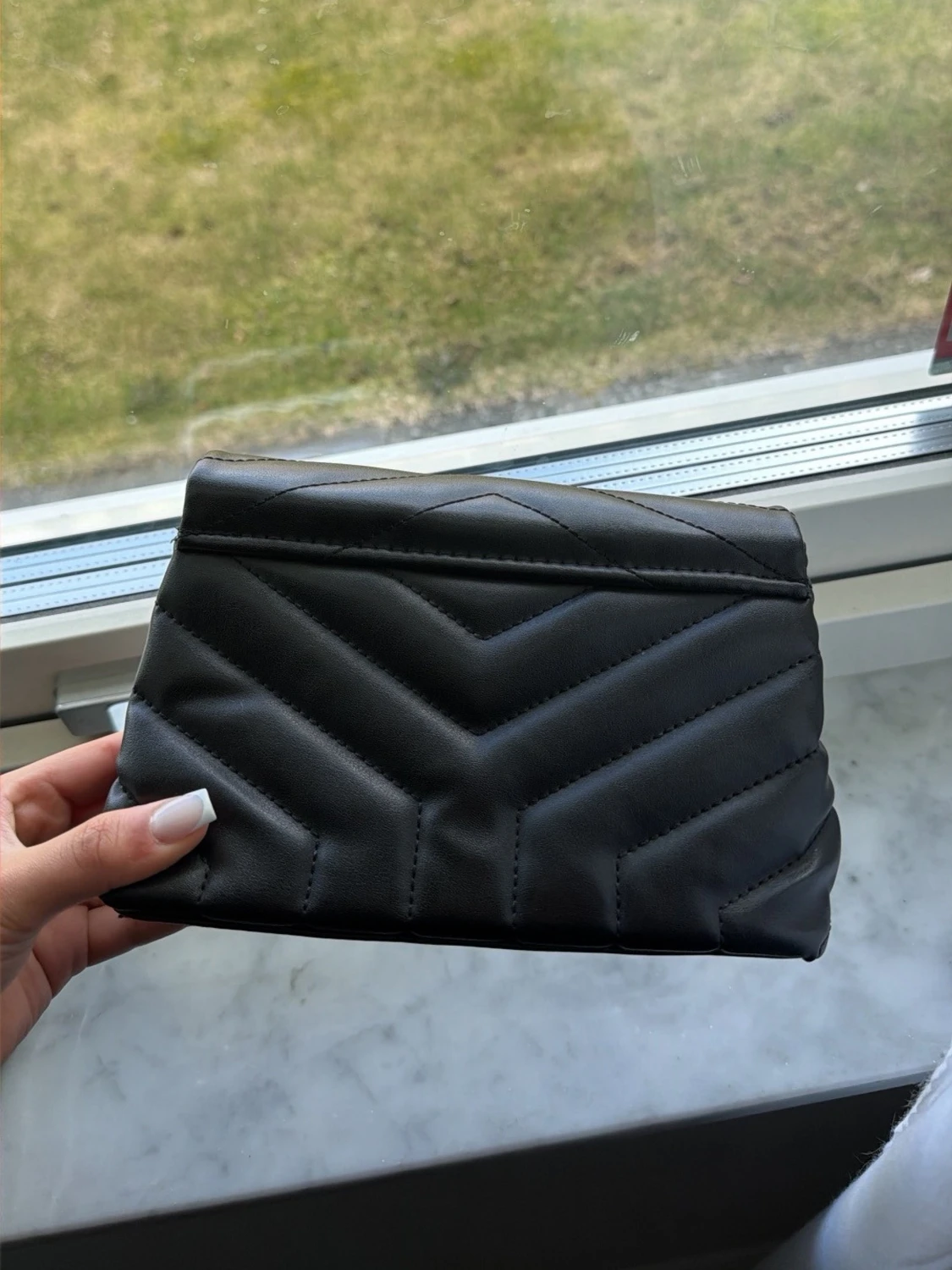 Axelväska i skinn - 1