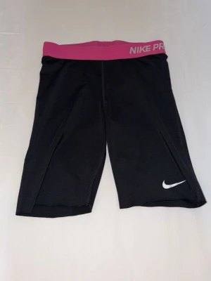 Nike pro shorts - Äkta nike pro shorts i storlek S.