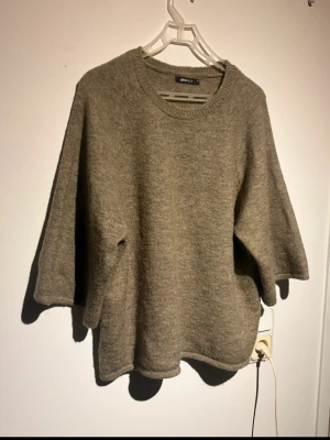 Tröja ifrån gina tricot  - Använd 2 gånger, nyskick stl M men hyfsat stor i storlek 
