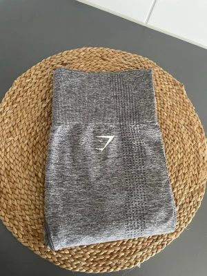 Nya Gymshark seamless tights i storlek M  - Gråa helt oanvända Gymshark tights i storlek M. Köparen står för frakt! 📦💗