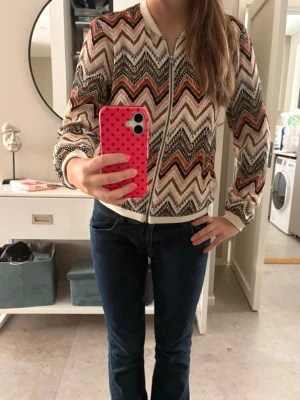 Missoni liknande jacka - Jättesnygg jacka med zig zag mönster som liknar missonis ❤️