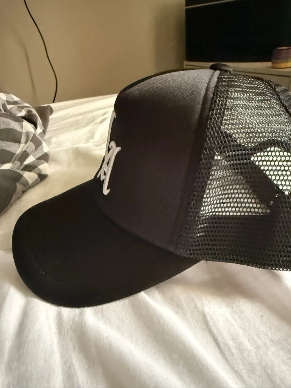 Svart LA keps med mesh - 2