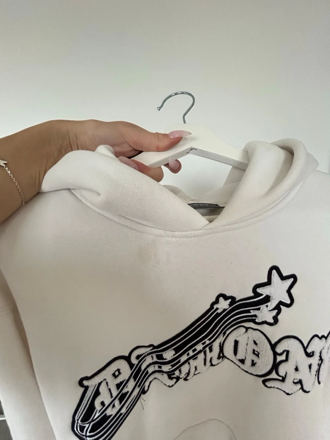 Vit hoodie från Demont med tryck - 2