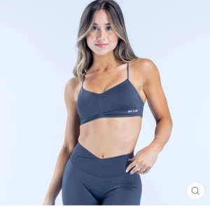 Mörkgrå sport-bh från Dfyne - Hej🌸🌸 Säljer mitt carbon Dfyne vision set. De är i strl xs, men passar också xxs🫶🏽🧚🏽🧚🏽