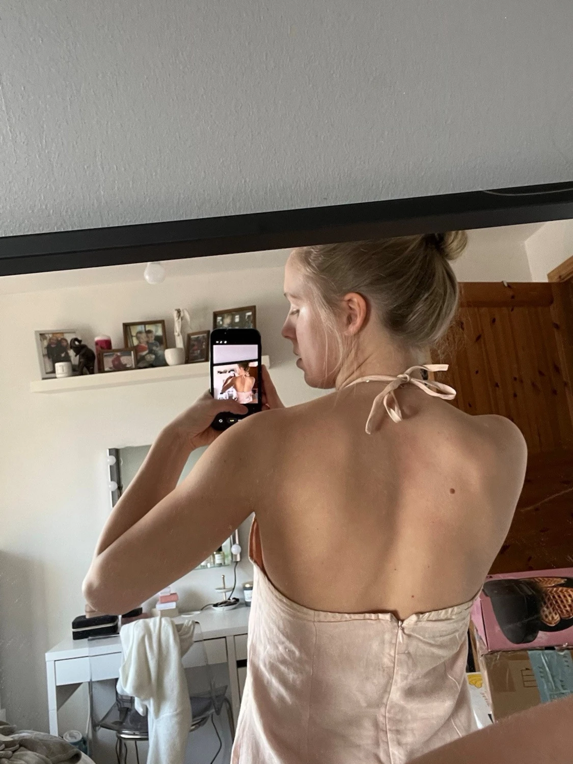 Ljusrosa halterneckklänning med spets - 3