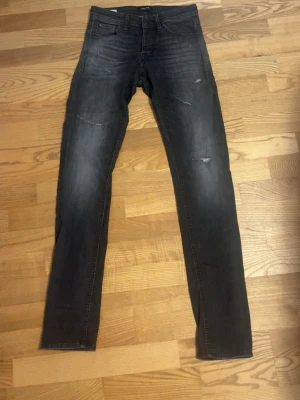 Jack and Jones slim Glenn jeans  - Säljer dessa Jack and Jones slim Glenn jeans. Skick 9/10 använda utan defekter!