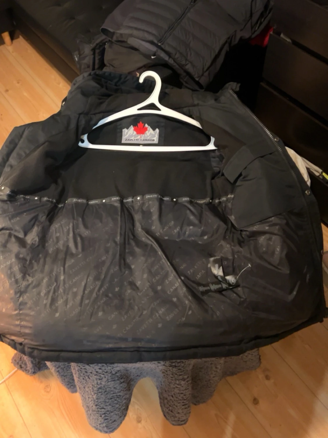 Svart dunjacka från Zavetti Canada - 1