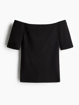 Svart ribbad offshoulder topp - Söt topp från h&m som aldrig är använd och har prislapp kvar!💗💗