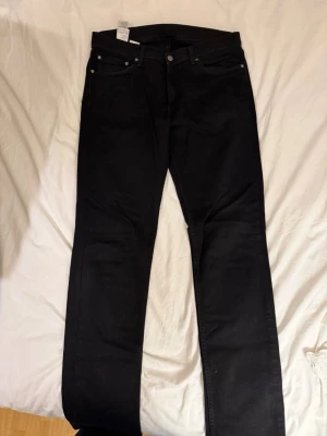 Svarta Levi's 511 jeans herr - Säljer ett par svarta Levi's 511 jeans med rak passform 