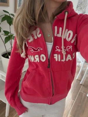 Hollister zip original  - Storlek M. Skickas inom 24h. Se liknande plagg i min profil! 