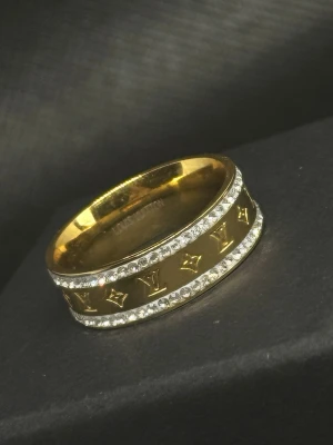 Ring - Helt ny ring i storlek 8.