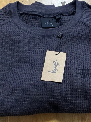 Stüssy thermal  - Storlek S, men sitter som Xs. Helt ny tröja, Dm vid frågor !