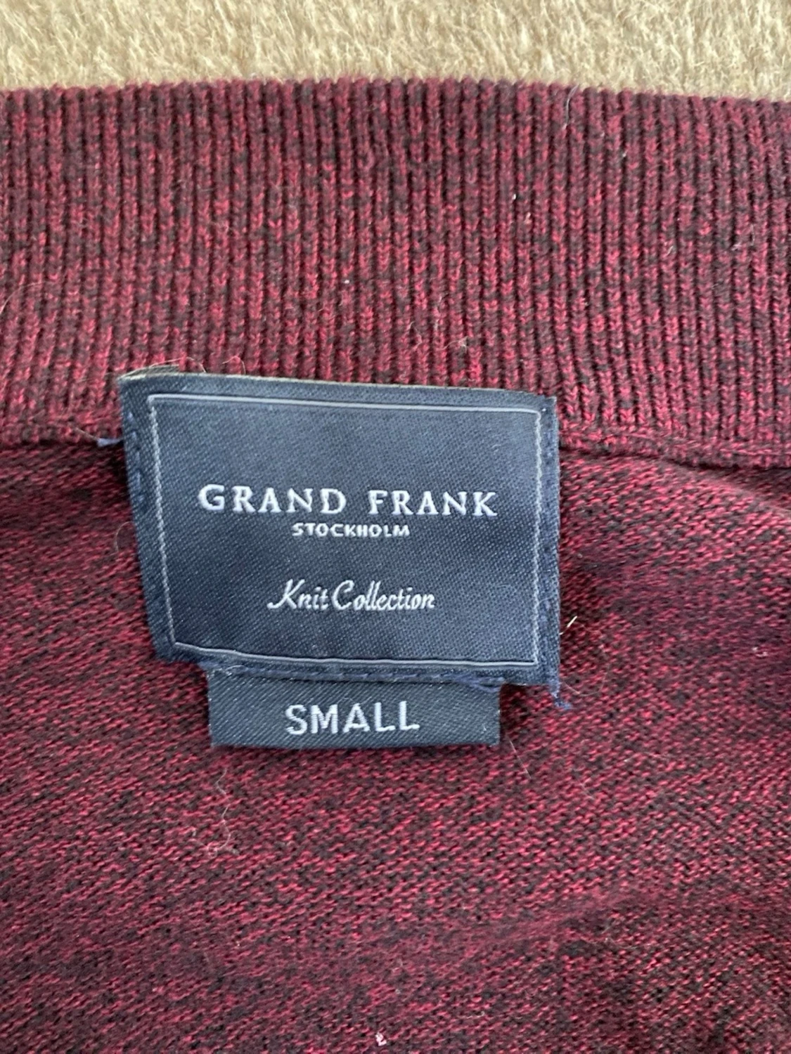 Vinröd ziptröja  - 2