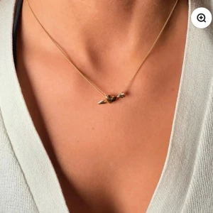 Kärlekshalsband - Säljer mitt l8Hasselblad halsband som är i 50cm💕halsbandet kommer i original asken💗