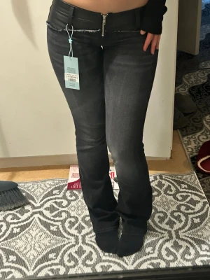 Lågmidjade jeans från Revice !! HELT NYA MED PRISLAPP! - Lågmidjade jeans från Revice