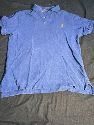 Blå pikétröja från Ralph Lauren - Slim fit, M mer som S