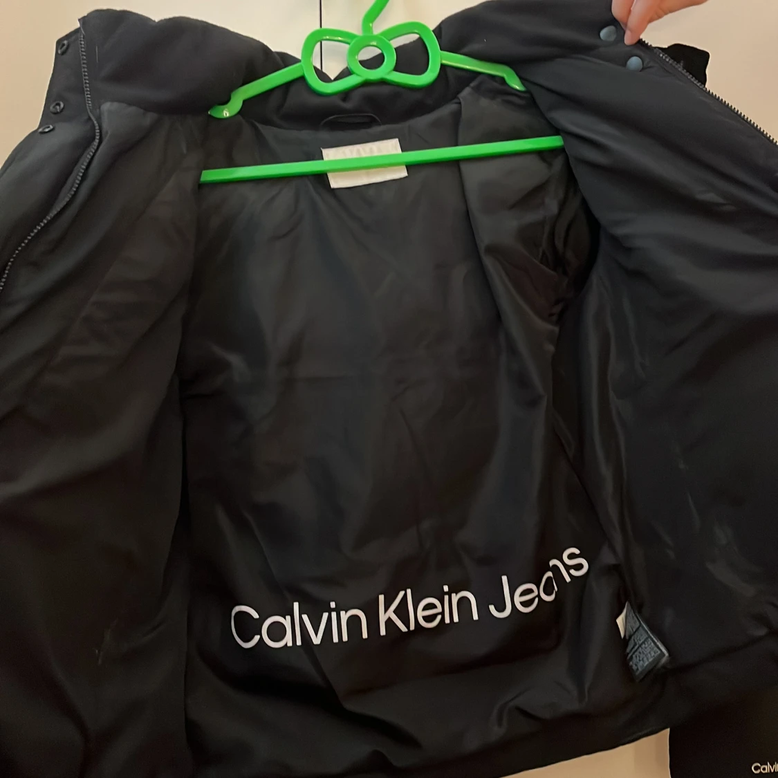 Svart pufferjacka från Calvin Klein - 2
