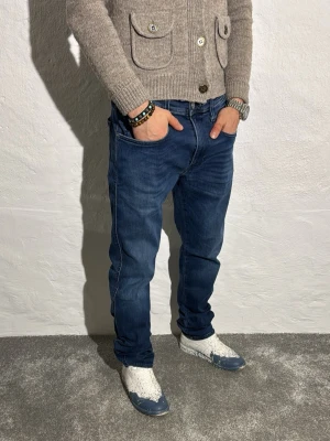 Replay jeans  - Ett par riktigt snygga jeans från Replay i storlek W33 L32 i modellen Anbbas