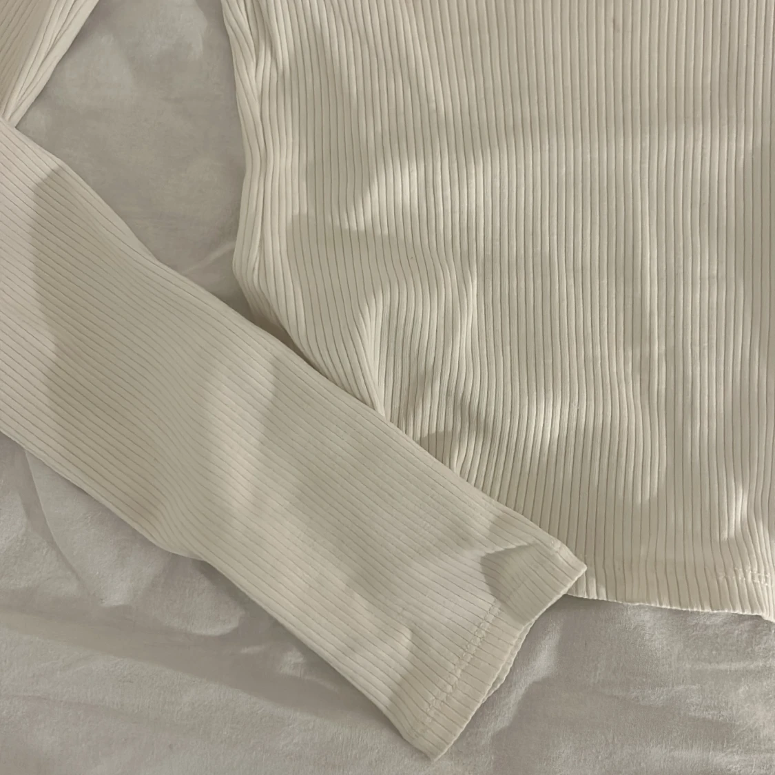 Vit ribbad långärmad topp från Nelly - 3