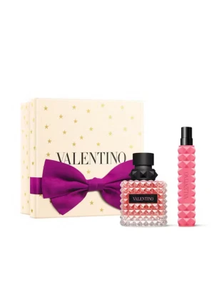 Valentino parfym  - Valentino Born in Roma Pink. Den kommer i ett kit med en parfym på 50 ml och en mindre tio milliliters. Använd väldigt få gånger, den lilla aldrig sprutad. Fick i julklapp men doften passade ej mig, nypris ligger på runt 1400