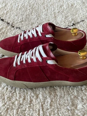 Saint Laurent - Saint Laurent SL06 röda sneakers. Mycket bra skick. Storlek 41.