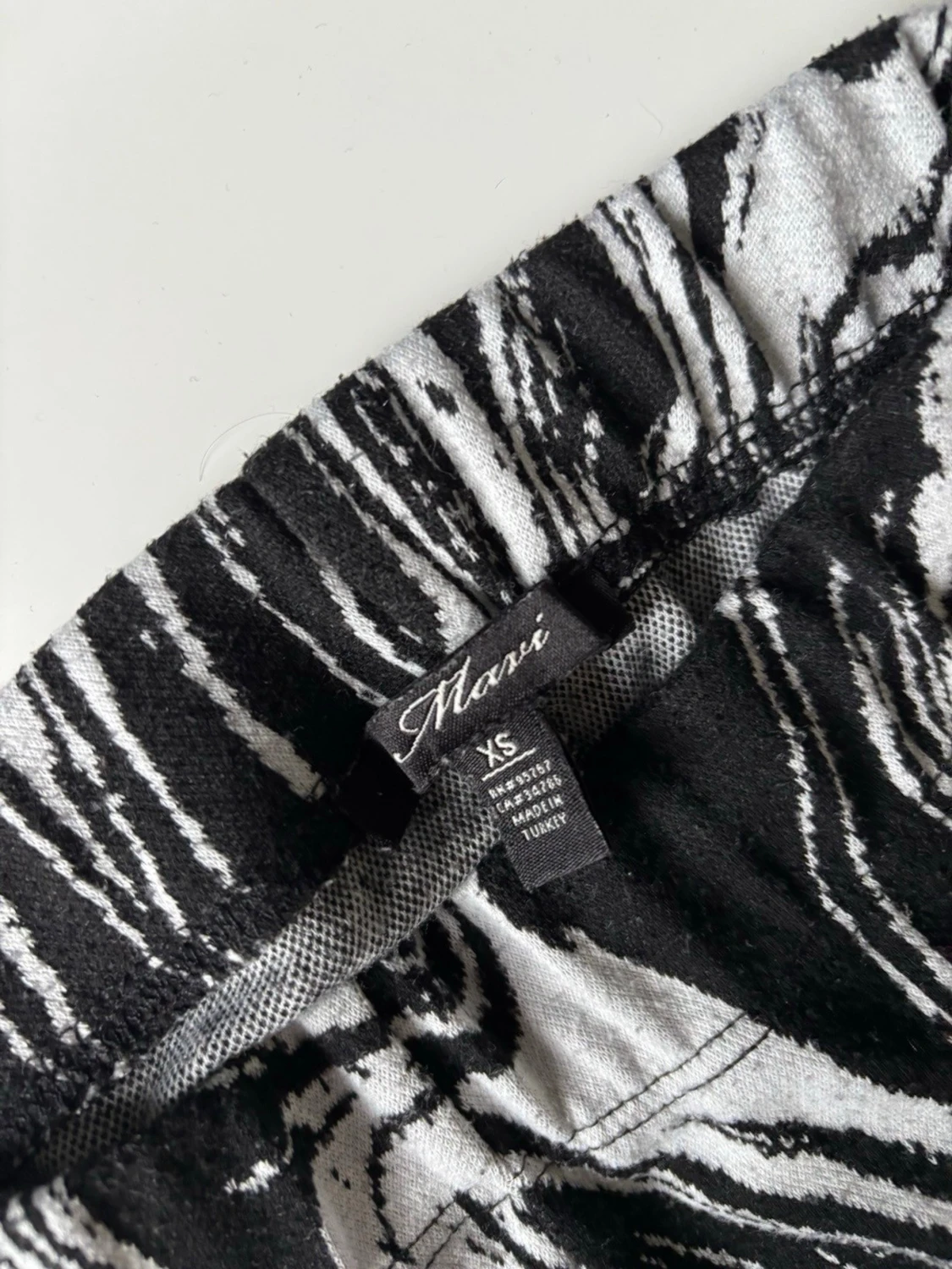 Svartvitt mönstrat set med knyt - 3