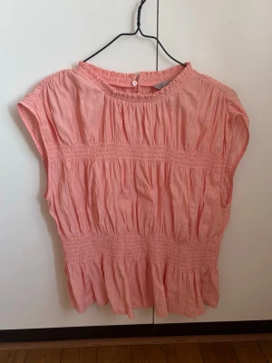 Korall färgad topp - Super gullig korall topp från H&M 🥰