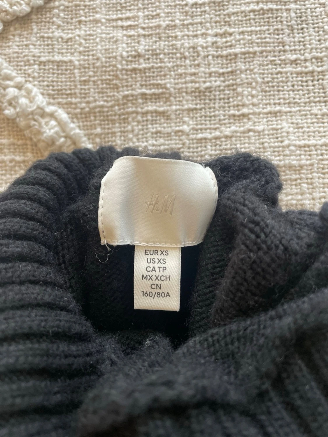 Svart och beige randig stickad tröja - 3