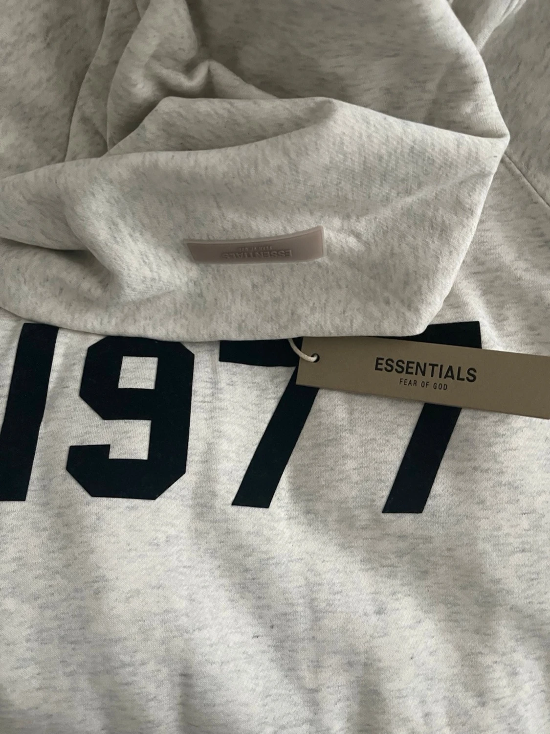 Grå hoodie med 1977-tryck - 2