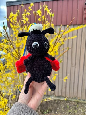 Virkad nyckelpiga  - Virkad nyckelpiga, studenthänge 🐞 