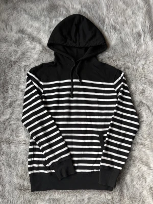 Ralph Lauren hoodie - Säljer denna sällsynta och mycket eftertraktade Ralph Lauren hoodie | Storlek S | Skick 8/10 | Vid eventuella frågor hör gärna av dig och erbjuder bra pris vid köp av bundle 😁✅