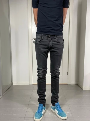 Replay Anbass Jeans - Säljer nu dessa Replay Anbass jeans, skriv för fler bilder/frågor🙌🏼